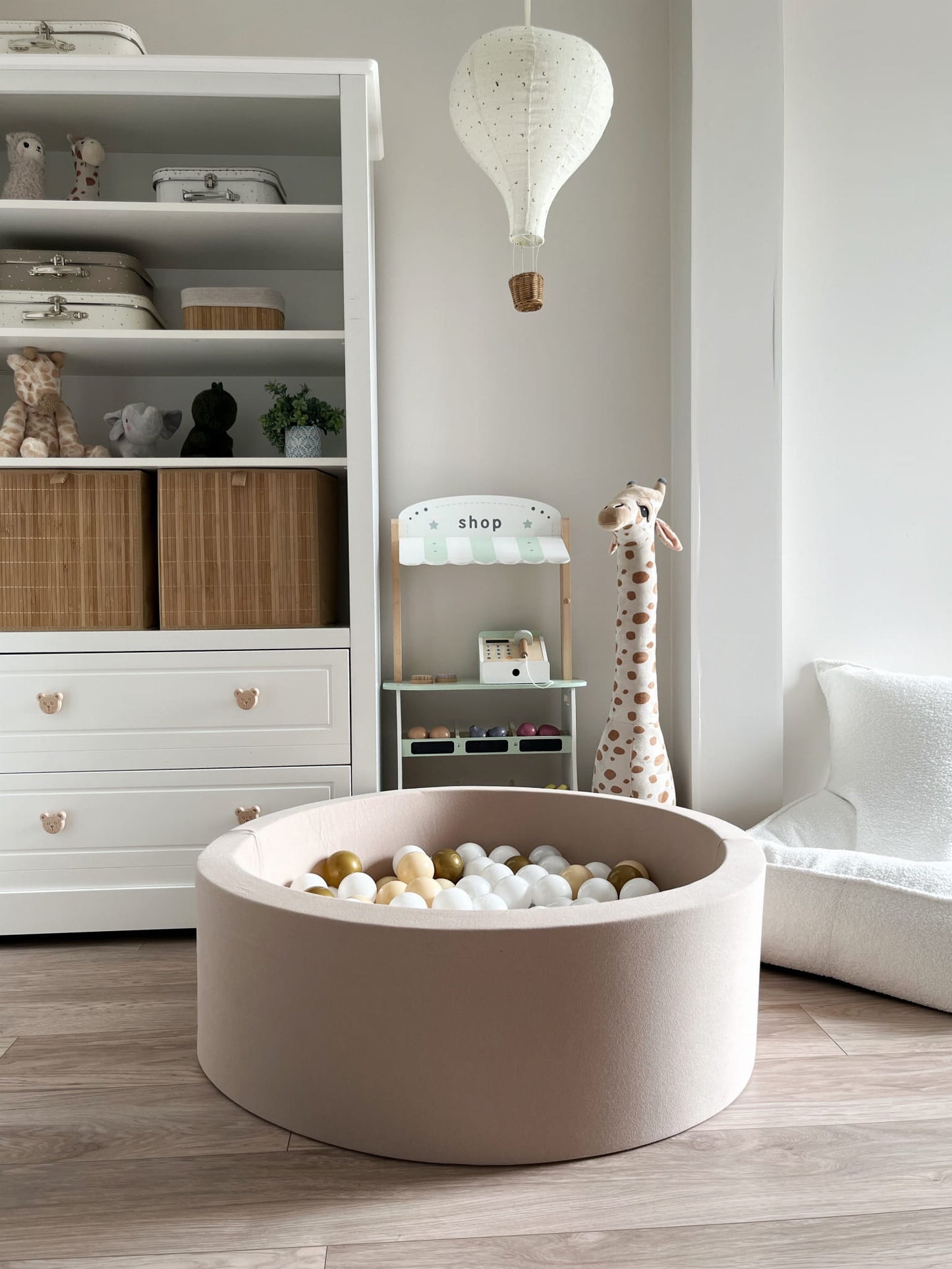 Pallomeri, Beige